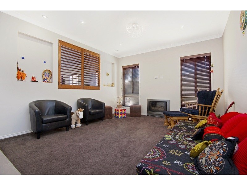 16 Topaz Avenue, White Hills VIC 3550