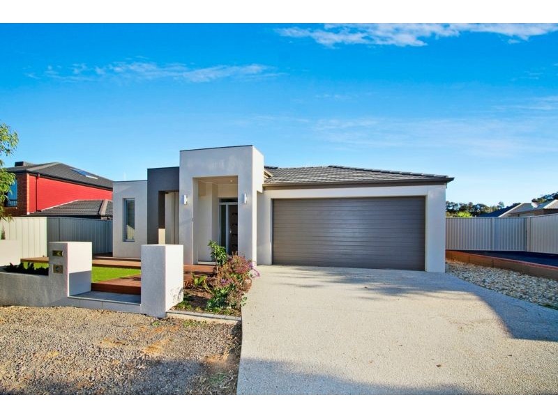 9 Huntingdale Avenue, Eaglehawk VIC 3556