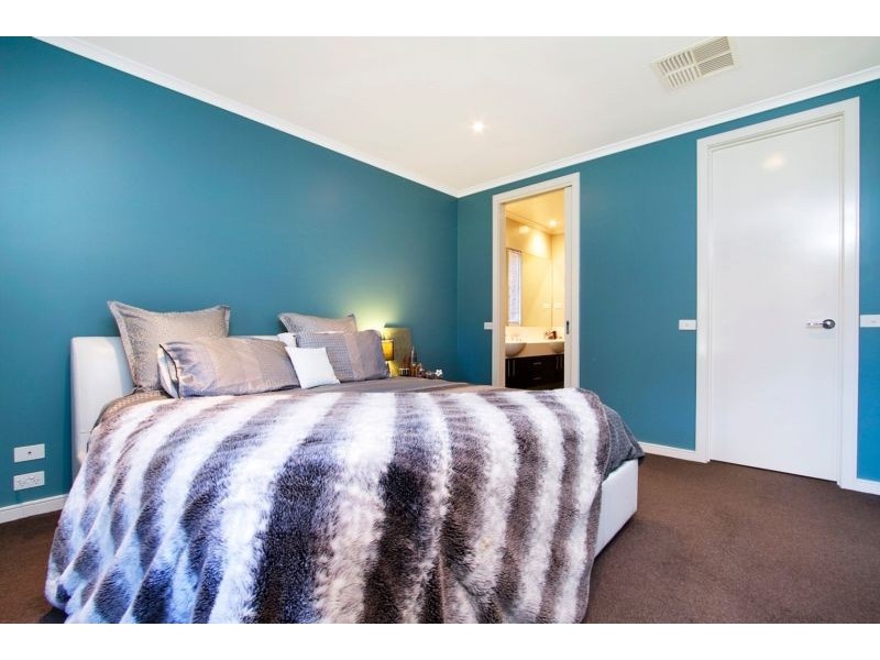 9 Huntingdale Avenue, Eaglehawk VIC 3556