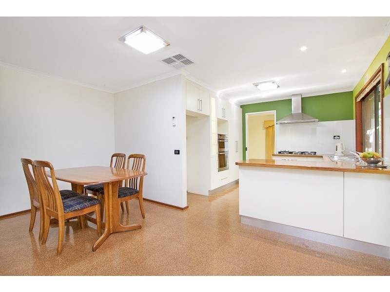 17 Strickland Street, Ascot VIC 3551