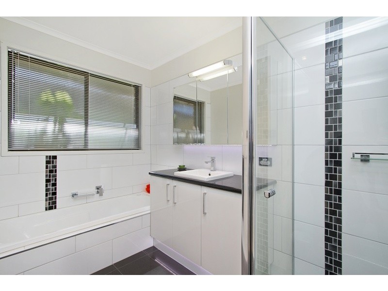 17 Strickland Street, Ascot VIC 3551