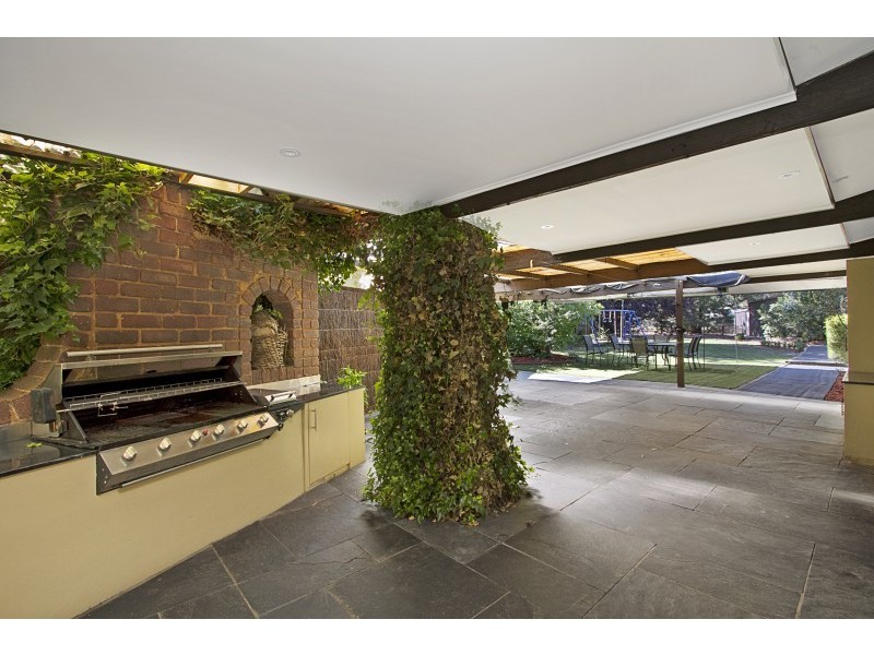 17 Strickland Street, Ascot VIC 3551