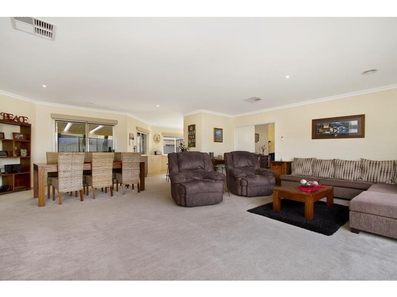 6 Waterview Drive, White Hills VIC 3550