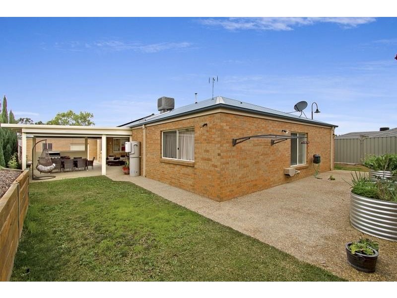 6 Waterview Drive, White Hills VIC 3550