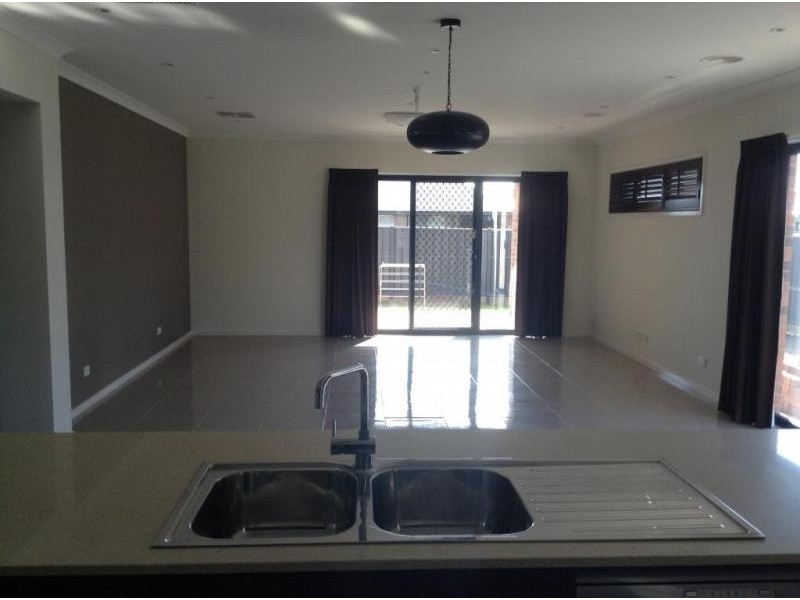 10 Roper Terrace, Epsom VIC 3551