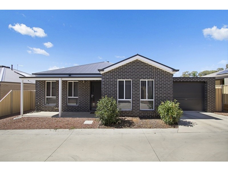 2/18a Emmett Street, Golden Square VIC 3555