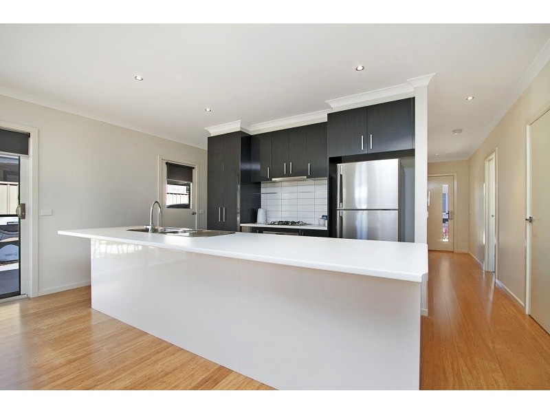 2/18a Emmett Street, Golden Square VIC 3555
