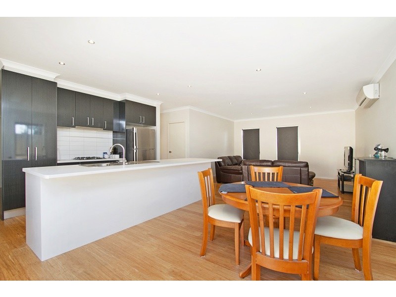 2/18a Emmett Street, Golden Square VIC 3555