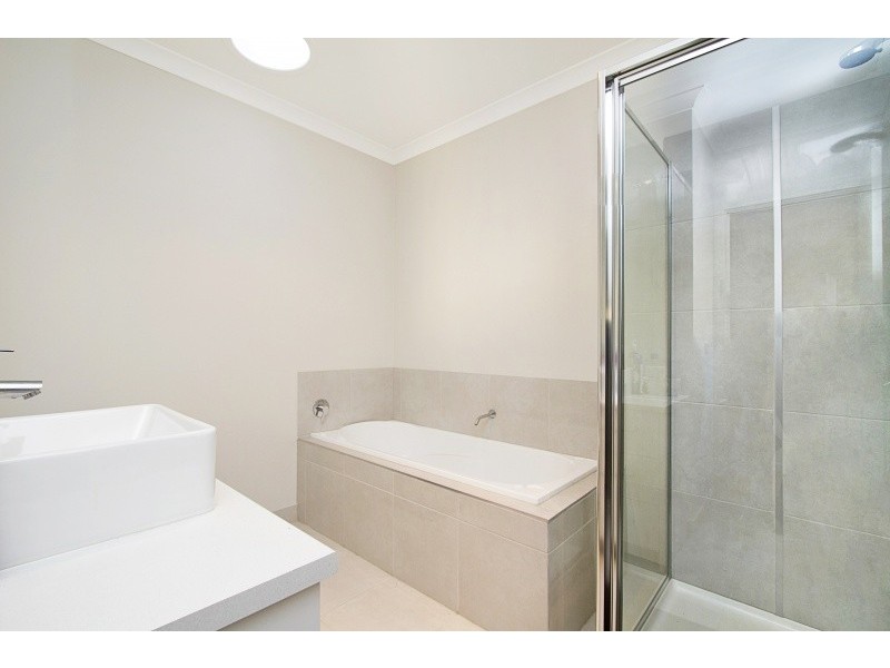 2/18a Emmett Street, Golden Square VIC 3555