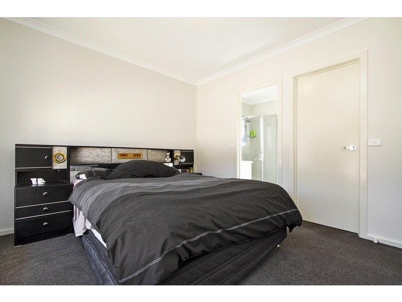 2/18a Emmett Street, Golden Square VIC 3555