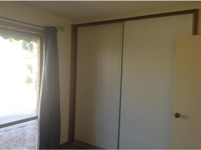 4/21A Nish street, Flora Hill VIC 3550