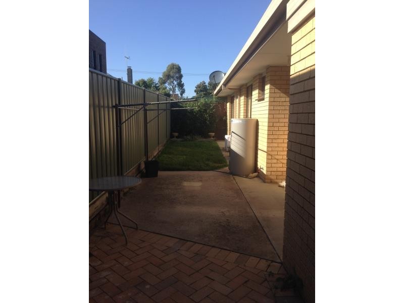 4/21A Nish street, Flora Hill VIC 3550