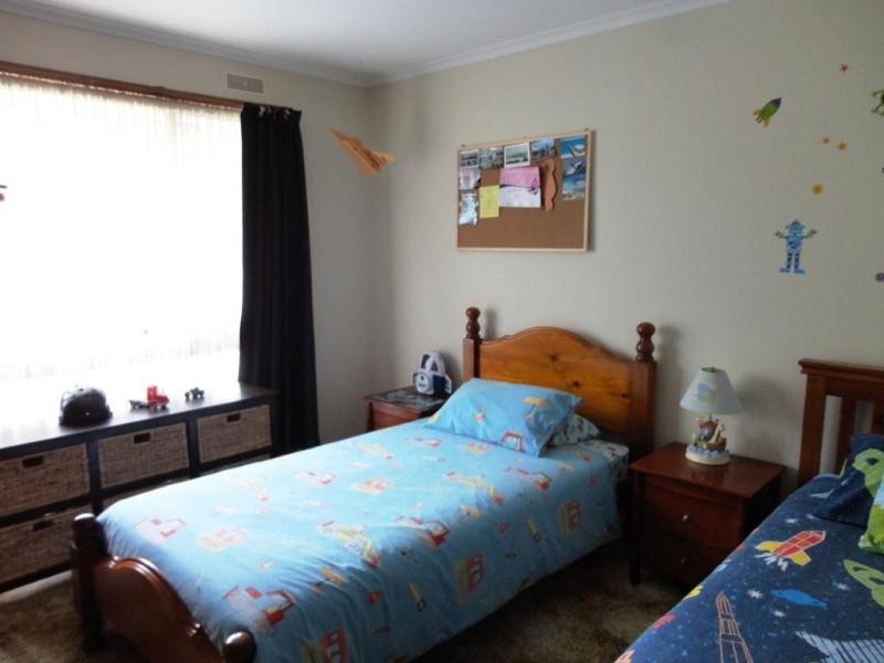 1 Hakea Street, Kennington VIC 3550