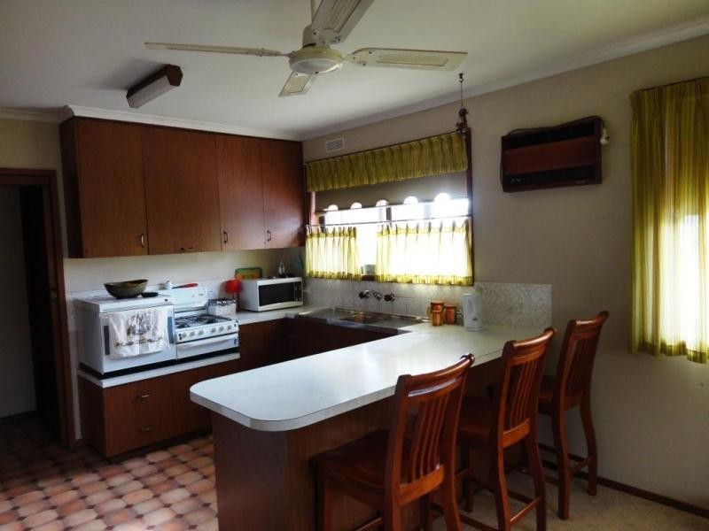 1 Hakea Street, Kennington VIC 3550