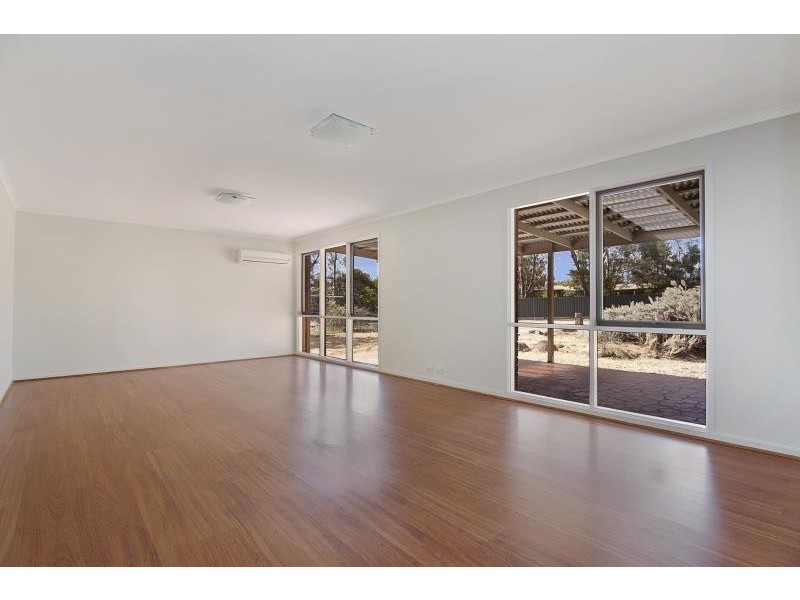 8 Tchumlock Court, Ascot VIC 3551