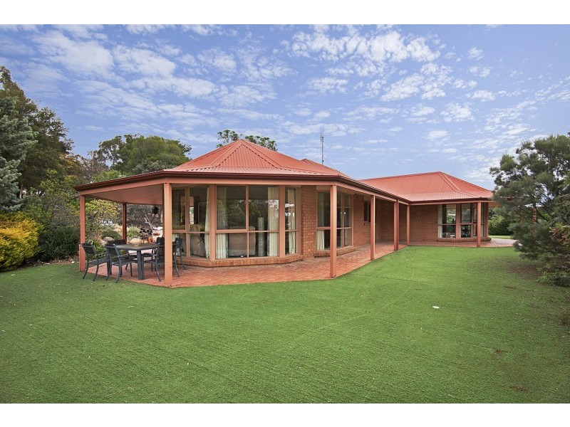 22 Michelle Drive, Maiden Gully VIC 3551