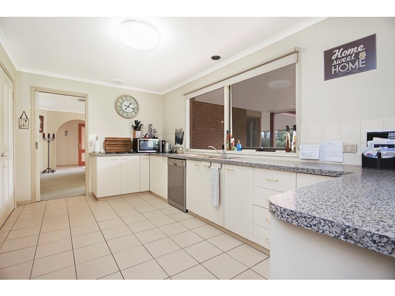 22 Michelle Drive, Maiden Gully VIC 3551