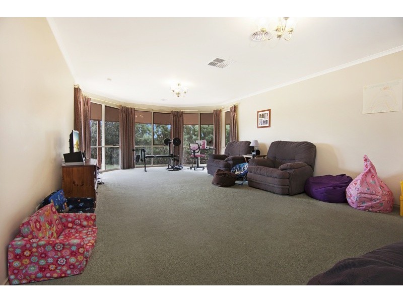 22 Michelle Drive, Maiden Gully VIC 3551