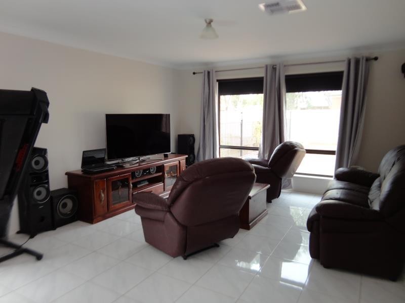 34 Elandra Drive, Ascot VIC 3551