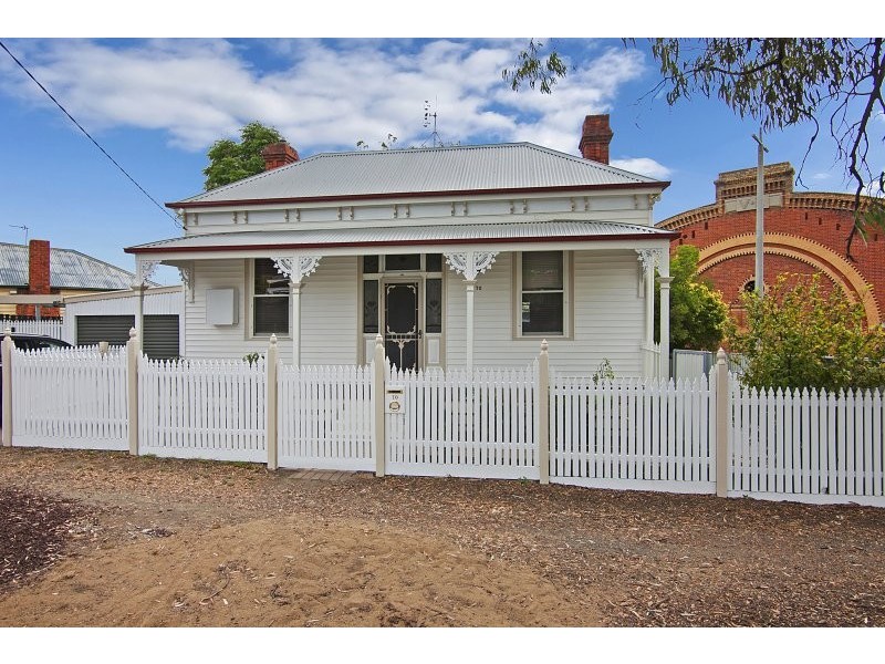 70 Gladstone Street, Quarry Hill VIC 3550