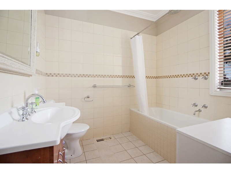 70 Gladstone Street, Quarry Hill VIC 3550