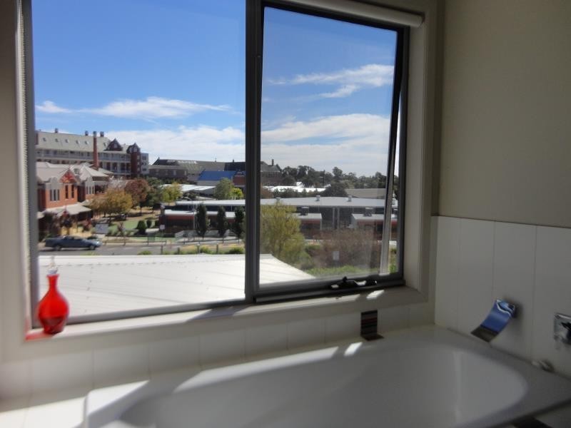 3 Knox Court, Kennington VIC 3550