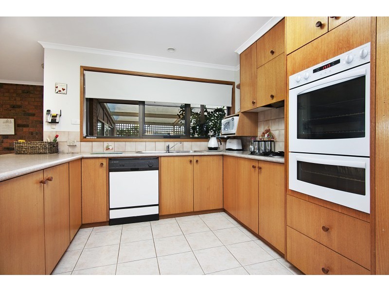 72 Aspinall Street, Golden Square VIC 3555