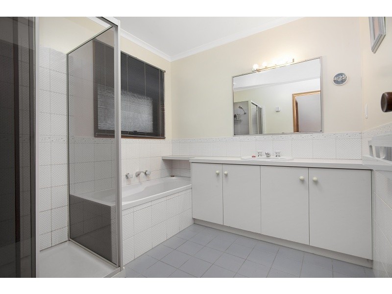 72 Aspinall Street, Golden Square VIC 3555