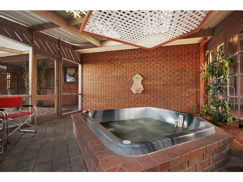 72 Aspinall Street, Golden Square VIC 3555