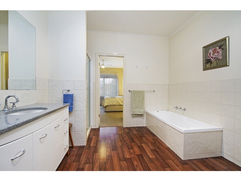 4 Emily Way, Golden Square VIC 3555