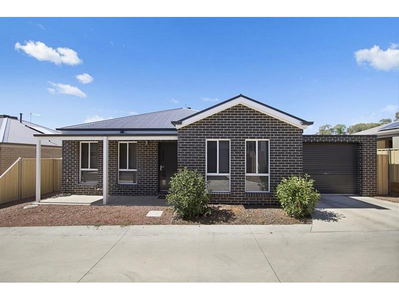 2/18A Emmett Street, Golden Square VIC 3555