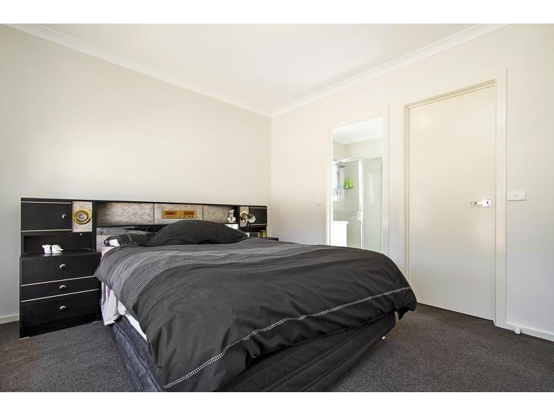 2/18A Emmett Street, Golden Square VIC 3555