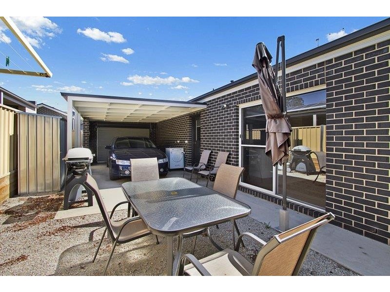 2/18A Emmett Street, Golden Square VIC 3555