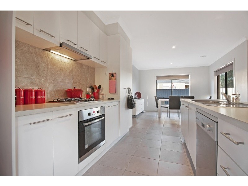4 Perry Lane, Epsom VIC 3551