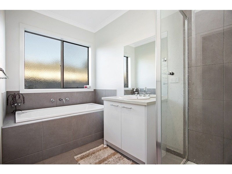 4 Perry Lane, Epsom VIC 3551