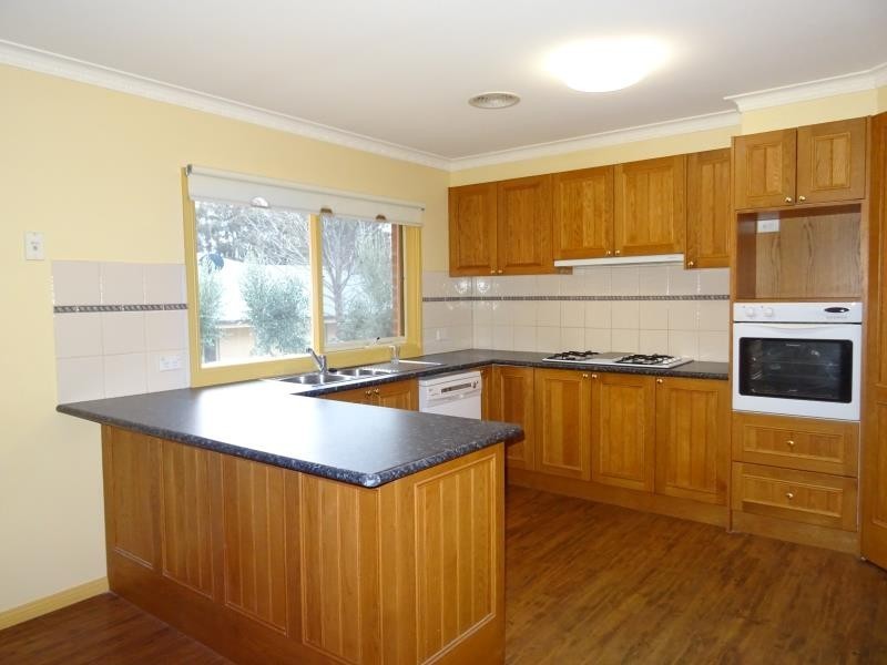 1 Kate Close, Kennington VIC 3550