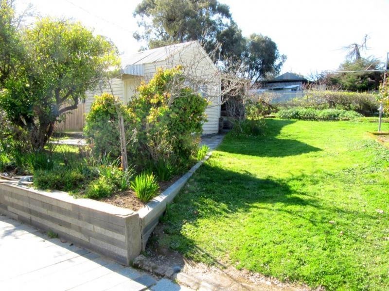 31 Osborne Street, Flora Hill VIC 3550