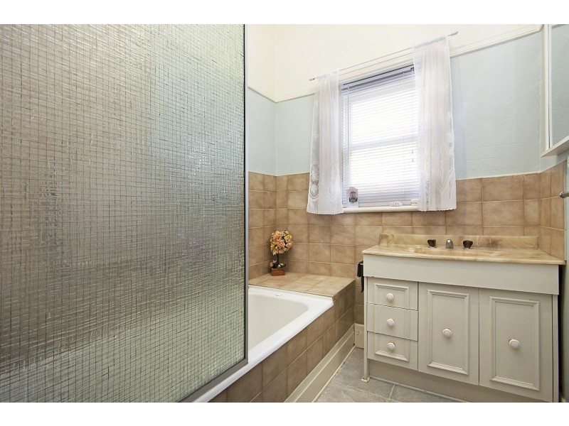 36 Carpenter Street, Quarry Hill VIC 3550