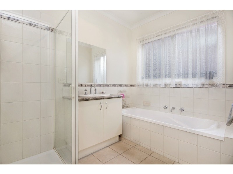 32 Soldatos Drive, Golden Square VIC 3555