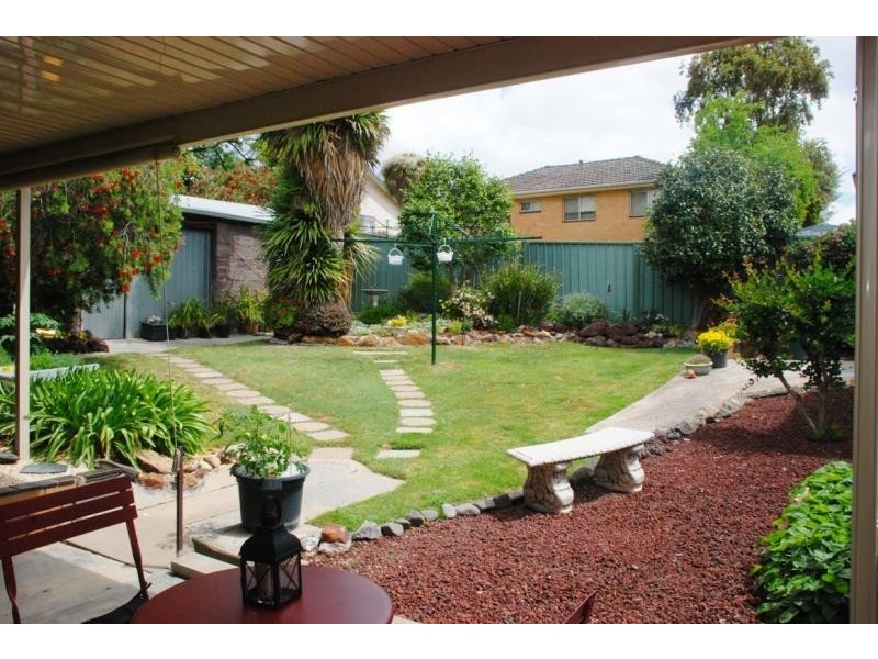 9 Manning Avenue, California Gully VIC 3556