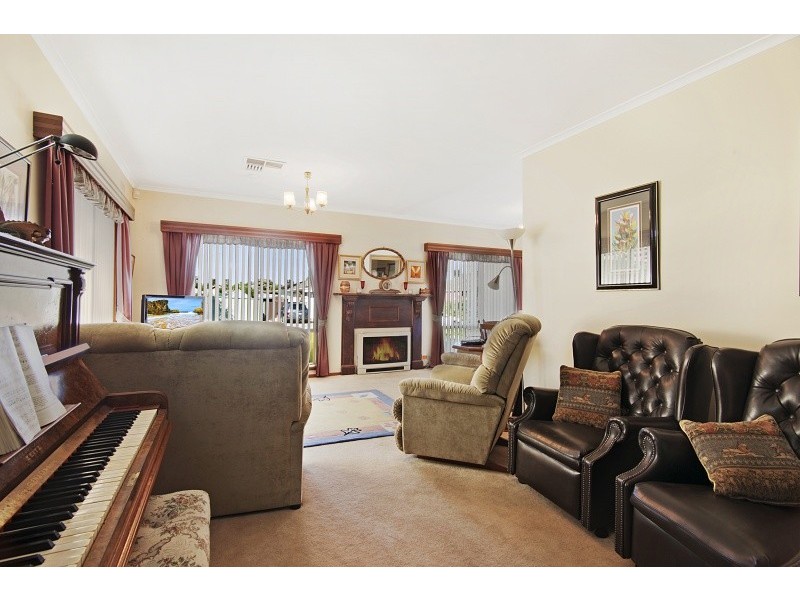 15 Bowles Street, Kangaroo Flat VIC 3555