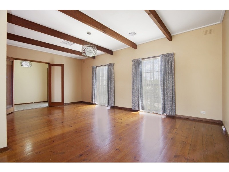 7 McLachlan Street, Kangaroo Flat VIC 3555