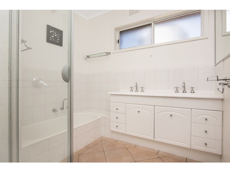 7 McLachlan Street, Kangaroo Flat VIC 3555