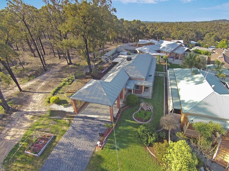 1 Lowe Street, Kangaroo Flat VIC 3555