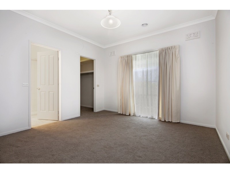 1 Lowe Street, Kangaroo Flat VIC 3555