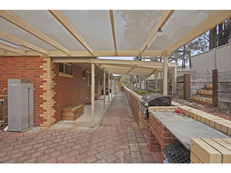 1 Lowe Street, Kangaroo Flat VIC 3555