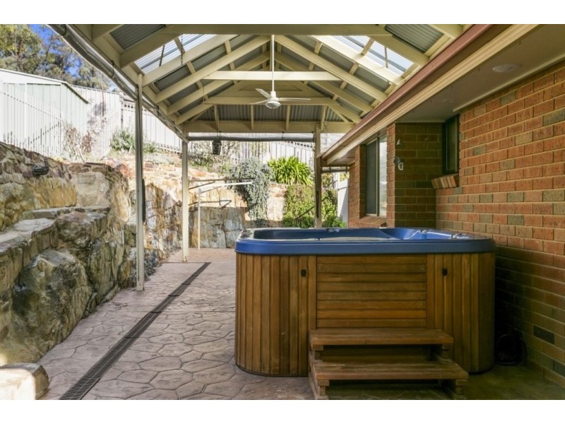 3 Derby Grove, Flora Hill VIC 3550