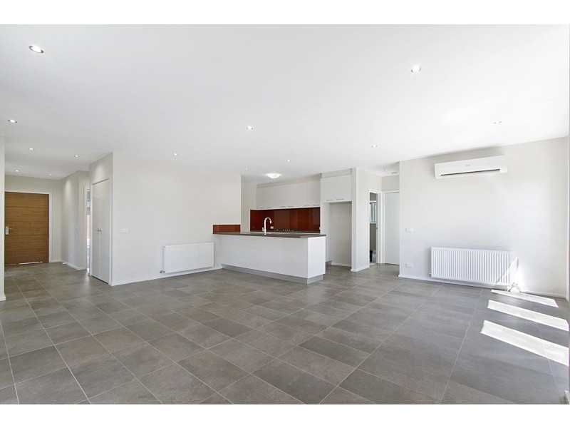 47 Race Street, Flora Hill VIC 3550