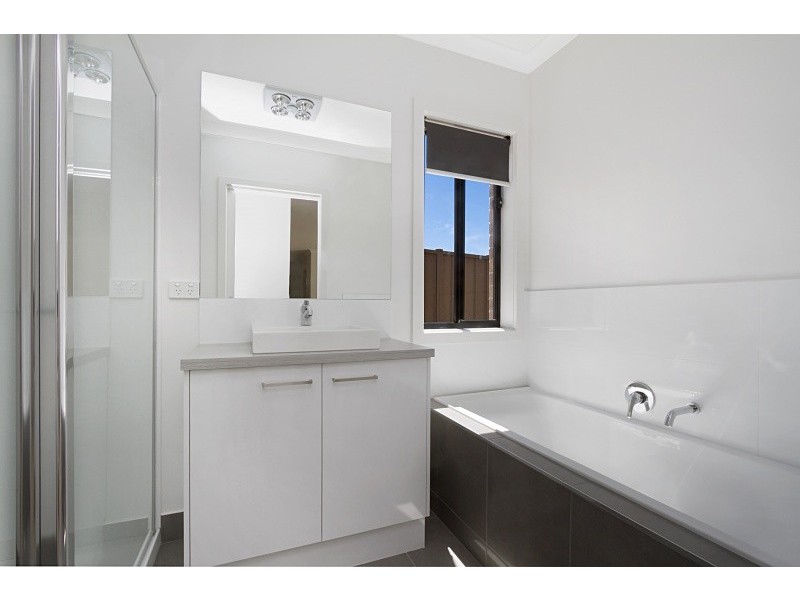 2/18a Heinz Street, White Hills VIC 3550