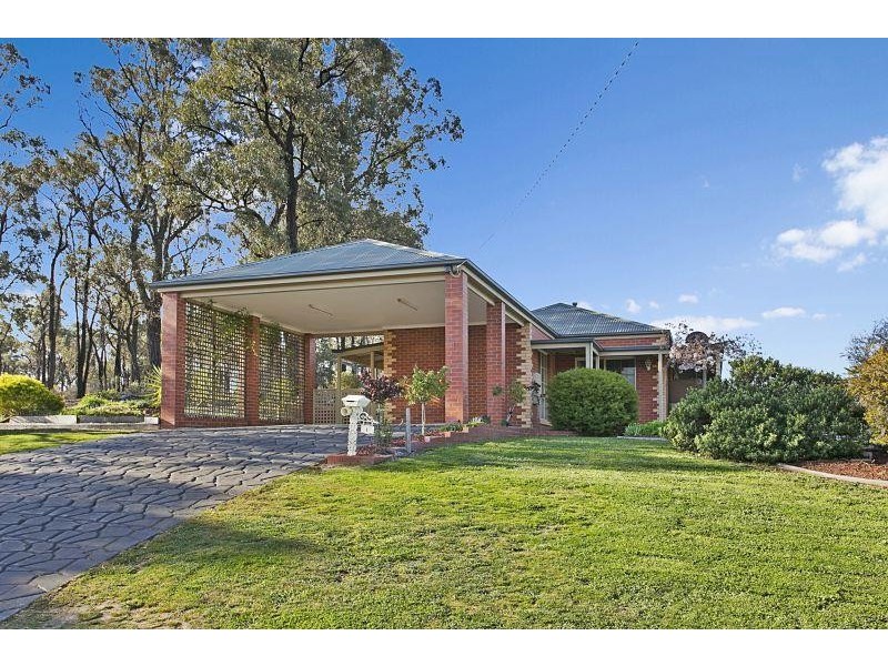 1 Lowe Street, Kangaroo Flat VIC 3555